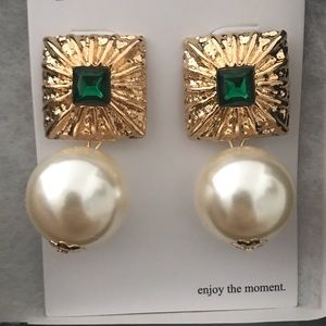 Emerald Pearl Drop Earrings